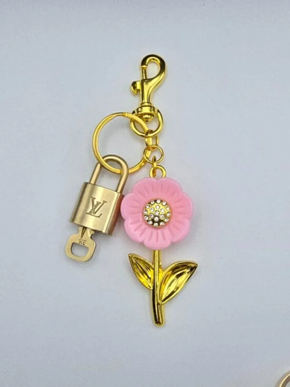 Authentic LV Louis Vuitton Gold Lock & Key 🔑 Unbranded Flower Keychain Charm